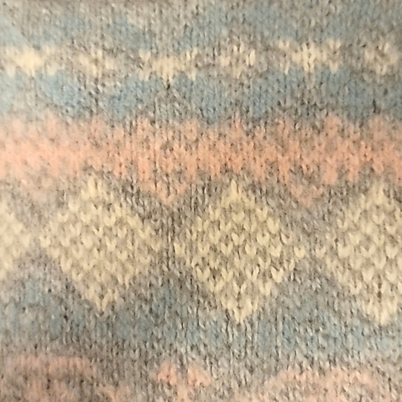 Eddie Bauer, Vintage Sweater, Grey/Taupe/Light Pink/Cream/ Light Blue,Size Large - Picture 4 of 4